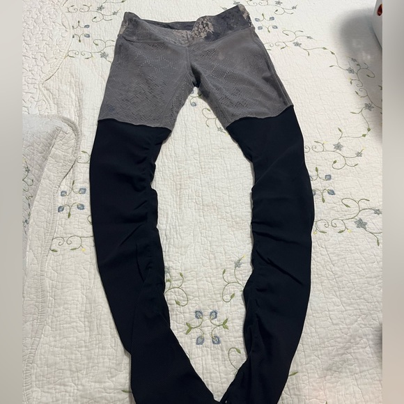 ALO YOGA “GODDESS” Legging (women’s medium) - Picture 3 of 7